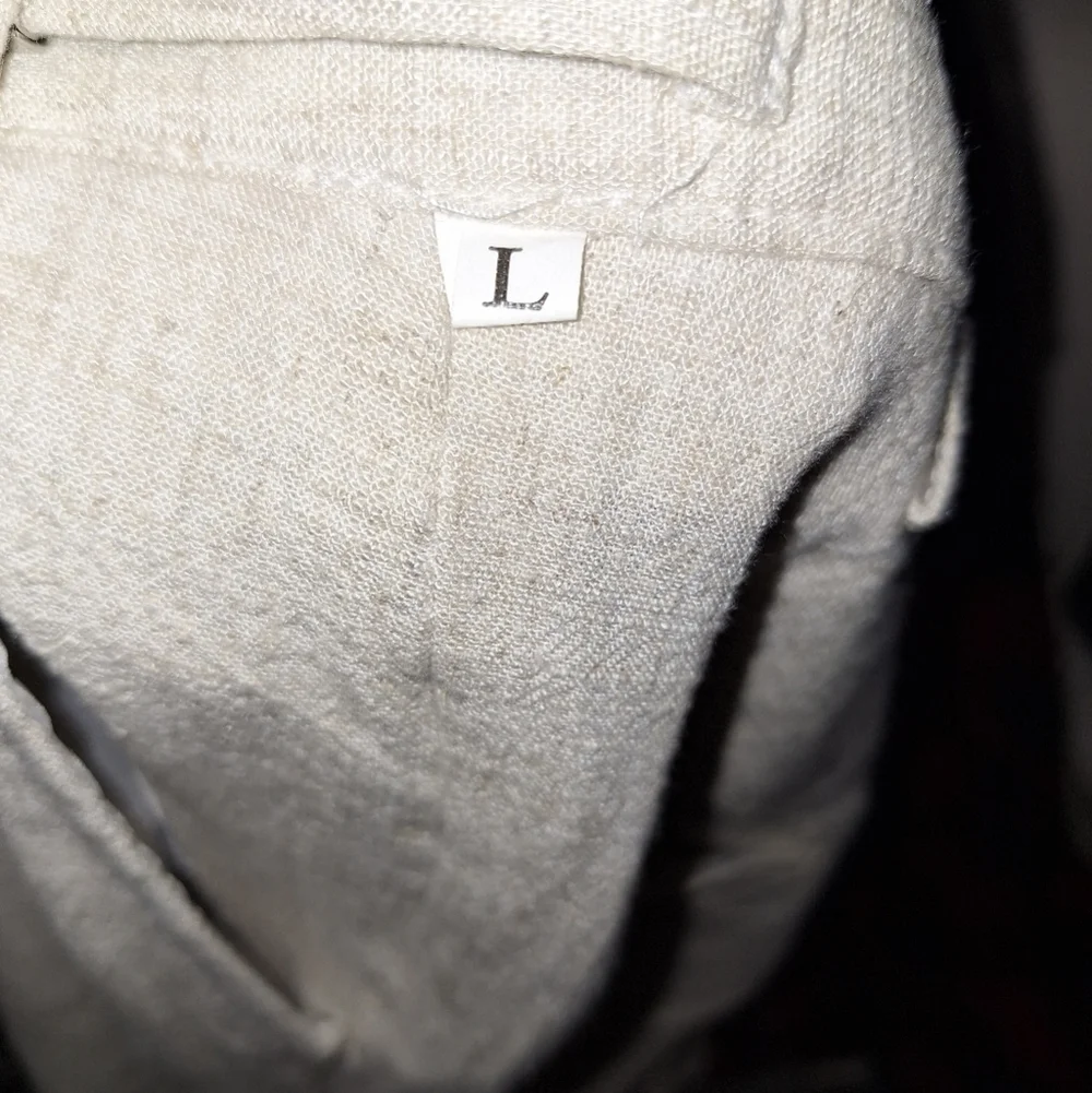 An Unbranded pair of oatmeal colored linen blend pants in a mens large. EUC.